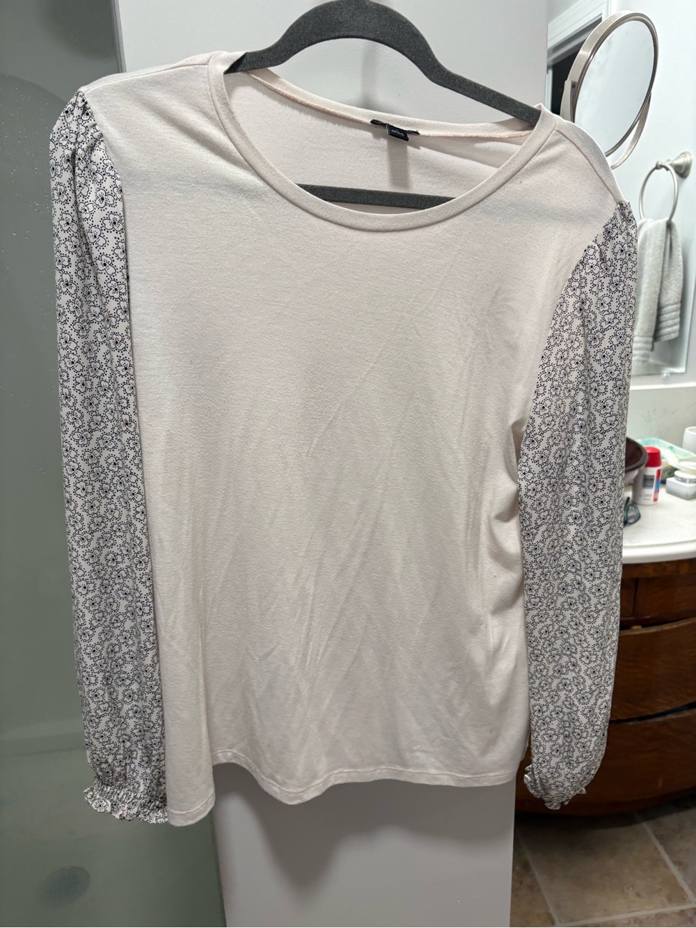 Ann Taylor Cream Long-Sleeve Top with Printed Sleeves